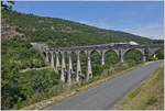 tgv-pos-tz-4401-4419/665861/der-tgv-9770-faehrt-ueber-das Der TGV 9770 fährt über das Cize-Bolozon Viadukt im französischen Jura.
(17.07.2019)