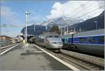 TGV Bahnhof Aigle! Während heute Systembedingt keine TGV Züge mehr von Lausanne Richtung Wallis fahren, begegenten sich, wie auf diesem Bild zu sehen gleich zwei TGV de Neige von und nach