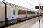 
Der 1./2. Klasse Reisezugwagen (ex Corail Wagen) der SNCF TER der Gattung A5B5tu, UIC-Wagennummer F-SNCF 50 87 30-77 085-8, am 25.03.2015 im Bahnhof Marseille St-Charles. Diese Wagen sind für eine Höchstgeschwindigkeit von 160 km/h zugelassen.

TECHNISCHE DATEN:
Spurweite: 1.435 mm
Anzahl der Achsen: 4 (in zwei Drehgestelle)
Länge über Puffer: 26.400 mm
Drehzapfenabstand : 18.300 mm
Achsabstand im Drehgestell: 2.560 mm
Eigengewicht: 43,0 t
Zul. Höchstgeschwindigkeit: 160 km/h 
Sitzplätze: 28 in der 1.Klasse und 44 in der 2. Klasse
