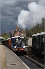 Die kleine Bluebell Railway SECR P Class verlässt Horsted Keynes Richtung Sheffield Park.
23. April 2016  