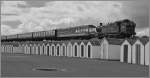 paignton-and-dartmouth-steam-railway/344433/englische-riviera-mit-badehuschen-und-dampfzug Englische Riviera mit Badehuschen und Dampfzug: Die 4277 erreicht mit ihrem Zug in Krze Goordrington.
13. Mai 2014  