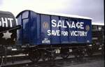 UK Great Western Railway GWR historischer gedeckter Güterwagen No.47305 Salvage Save for Victory im Eisenbahnmuseum Didcot im August 1991.