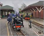Blick auf den  Bahnhof  der Ravenglass & Eskdale Steam Railway in Ravenglass. 

27. April 2018
