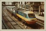 class-43-hst-125/240932/ein-hst-125-faehrt-ohne-halt Ein HST 125 fhrt ohne Halt durch den Bahnhof von York. 
20. Juni 1984