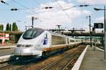 eurostar/570800/eurostar-3226--in-sncf-dienst--verlaesst EuroStar 3226 -in SNCF Dienst-  verlässt Lille-Flandres nach Paris Nord am 22 Mai 2003.