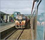 Unser Zug nach Dublin kreuzt in Wicklow den Gegenzug nach Rosslaire. 
(Analogbild ab Foto CD vom 23 April 2002) 