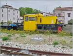 Dieser zweiachsige Dieseltraktor der IT RFI steht in Brescello-Viadana der Strecke Parma - Suzzara.