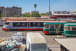 sonstige-2/782552/ein-blick-ins-depot-der-ferrovia Ein Blick ins Depot der Ferrovia Circumetnea (FCE) in Catania Borgo am Sonntag den 17.07.2022, leider ruht sonntags der ganze Bahnbetrieb der 950 mm Schmalspurbahn.

Links der moderne Dieseltriebzug FCE DMU-003 vom Typ Newag „Vulcano“ (series DMU 001-004). Davor der Triebwagen FCE ADe 17 (Baujahr 1980), sowie davor der Beiwagen FCE R552.

Der Newag „Vulcano“ (Baureihe DMU 001-004) ist ein Dieseltriebwagen, der vom polnischen Hersteller NEWAG S.A. f�r die Ferrovia Circumetnea in Catania gebaut wurde. Seit Mai 2016 sind sie im Einsatz. 

Die Vulcano sind moderne, zweiteilige Fahrzeuge, die mit integrierten „Powerpack“-Antriebssystemen mit elektrischem Getriebe ausgestattet sind, die speziell f�r diese Fahrzeuge entwickelt wurden. Fortschrittliche technische L�sungen im Antriebssystem, Getriebesystem und Karosseriest�tzsystem erm�glichten es, Ger�usche im Fahrgastraum zu d�mpfen. Die Konfiguration des Innenraums des Fahrgastraums erm�glicht den Betrieb des Fahrzeugs sowohl im Stadt- als auch im Vorortverkehr. Die Anzahl der Sitzpl�tze betr�gt 106 inkl. 7 Klappsitze und kann je nach Bedarf des Schienenverkehrstr�gers variiert werden. Die Fahrzeuge sind vollklimatisiert.

Eine Einheit ist mit einer behindertengerechten Toilette (gem�� TSI PRM) in hermetisch dichter Bauweise ausgestattet und die interne T�rzone ist mit automatischen Rollstuhlliften ausgestattet. Diese Dieseltriebz�ge k�nnen mit einer H�chstgeschwindigkeit von bis zu 100 km/h fahren und sind f�r Mehrfachtraktion ausgelegt.

TECHNISCHE DATEN der Newag „Vulcano“:
Hersteller: Newag S.A.
Gebaute: 4
In Betrieb: Mai 2016
Spurweite: 950 mm
Achsfolge: Bo'Bo'+Bo'Bo'
L�nge: 37.260 mm
H�he: 3.530 mm
Breite: 2.526 mm
Drehzapfenabstand: 11.600 mm
Eigengewicht: 68,8 t
Leistung: 2 x 390 kW
H�chstgeschwindigkeit: 100 km/h
T�ren ja Seite: 2 (je 1.300 mm breit)
Fu�bodenh�he �ber SOK: 550 mm
Sitzpl�tze: 106
Stehpl�tze: 66

