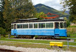 vigezzina-centovallibahn-ssif-und-fart/674662/der-ssif-ce-24-nr4-denkmal-triebwagen Der SSiF Ce 2/4 Nr.4 Denkmal-Triebwagen  ( ex FRT, ex TLo, ex.RhSt.Ce 2/4 Nr.11) am 15.09.2017 in Santa Maria Maggiore. Der Triebwagen wurde 1911 von MAN/MFO fr die Strassenbahn Altsttten–Berneck (RhSt.) als Ce 2/4 Nr.11 gebaut, 1946 wurde er von der Tram Locarno (Tramvie Elettriche Locarnesi (TLo)), zusammen mit dem Triebwagen 12, Lbernommen.  Nach der Einstellung des Trambetriebes Locarno im Jahre 1960 gelangten die beiden Triebwagen Ce 2/4 4 und Ce 2/4 5 zur SSIF nach Domodossola. Der Triebwagen 4 ist seit den Neunzigerjahren beim Bahnhof Santa Maria Maggiore als Denkmal aufgestellt und der Triebwagen 5 wurde vom Museum Ogliari in Ranco bernommen.  SSIF ist die Abkrzung der Societ subalpina di imprese ferroviarie,die sich auch Ferrovia Vigezzina nennt. 