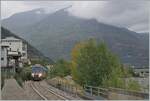 Bei eher weniger gutem Wetter und nicht gerade an der besten Fotostelle kommt mir der FS Trenitalia MD 501 093  Minuetto  als Regionalzug von Ivrea nach Aosta in Donas entgegen. 

21. Sept. 2022