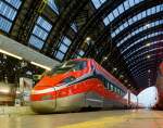 
Der ETR 400.19 der Trenitalia steht am 30.12.2015 im Bahnhof Milano Centrale (Mailand Zentral), besser bekannt auch als Frecciarossa 1000 - AV 9611, zur Abfahrt nach Roma Termini bereit. 

Um 8:00 Uhr ist die Abfahrt, dann geht es nonstop nach Rom, wo er um 10:55 planmäßig ankommt.