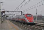 etr-500-3/817896/ein-fs-trenitalia-etr-500-erreicht Ein FS Trenitalia ETR 500 erreicht aus Richtung Torino kommend den Bahnhof Rho Fiera.

24. Feb. 2023