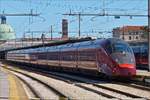 etr-575-alstom-agv/657894/ntv-italo-16-triebzug-93-83 ntv .italo 16 Triebzug 93 83 4575 016 ist am 16.05.2019 in den Bahnhof von Venezia Santa Lucia angekommen.