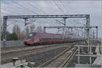 Der .italo ntv ETR 575 014 verlässt nach einem kurzen Halt den Bahnhof von Reggio Emilia AV Richtung Süden.

14. März 2023