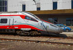etr-600/771627/detailbild-designstudiespitze-des-8222frecciargento8220-etr6005-uic Detailbild/ Designstudie/Spitze des „FRECCIARGENTO“  ETR600.5 (UIC 93 83 0600 405-3 I-TI usw.) der Trenitalia  am 26.03.2022 im Bahnhof Bozen / Bolzano.