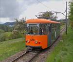 SAD Triebzug Nr12 (ex Esslingerbahn) der Rittnerbahn auf dem Weg von Klbenstein nach Oberbozen, fhrt hier nahe Klobenstein an einer gemtlichen Terasse vorbei. 17.05.2019 (Jeanny)