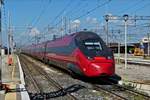  .italo EVO 12 Triebzug 93 83 4675 ..., verlsst am 16.05.2019 in den Bahnhof von Verona.
