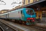 
Die Trenitalia E 464 202 (91 83 2464 202-7 I-TI), ex FS E.464.202, steht am 27.12.2015 mit einem Regionalzug im Bahnhof Domodossola (I).

Die Baureihe E.464 ist eine Elektrolokomotive, die ab 1999 von ADtranz (heute Bombardier) von der italienischen Staatsbahn Ferrovie dello Stato (Trenitalia), der Ferrovie Emilia Romagna (FER) sowie der Trasporto Ferroviario Toscano (TFT) beschafft wurde. Gefertigt werden die Lokomotiven im Bombardier-Werk in Vado Ligure unter der firmeninternen Bezeichnung TRAXX P160 DCP. Gebaut wurden bisher 728 Einheiten dieser Baureihe.

Da die Maschinen ausschließlich mit Wendezügen eingesetzt werden, verfügen sie auch nur über einen Führerstand. Am anderen Ende befindet sich ein Mehrzweck-/Gepäckabteil, ein Hilfsführerstand für Rangierfahrten sowie ein Wagenübergang mit Gummiwulst. Die Baureihe E.464 verwendet Drehgestelle und Getriebe ähnlich denjenigen der DB Baureihe 101, der Antrieb erfolgt aber mit Doppelstern-Asynchron-Fahrmotoren.
Am Führerstandsende sind die Loks mit einer automatischen Scharfenbergkupplung ausgerüstet. Auf der zum Wagenzug hingewandten Seite sind herkömmliche Zug-/Stoßeinrichtungen mit Schraubenkupplung. 

Technische Daten:
Spurweite: 1.435 mm (Normalspur)
Achsfolge: Bo' Bo' 
Hersteller:  Bombardier (vorm. ADtranz)
Länge über Puffer: 15.930 mm
Dienstgewicht: 72 t
Dauerleistung: 3.000 kW (2.350 kW bei 1.500 V DC)
Anfahrzugkraft: 200 kN
Stromsystem: 3.000 V (1.500 V) Gleichstrom
Anzahl der Fahrmotoren: 4 
Höchstgeschwindigkeit: 160 km/h