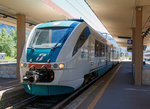   Der dreiteilige Minuetto Elettrico ME 047 (94 83 3501 047-x I-TI) der Trenitalia, steht am 20.06.2016 im Bahnhof Domodossola zur Abfahrt bereit.