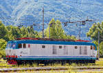 trenitalia-2/535439/die-trenitalia-e652-020-91-83 
Die Trenitalia E.652 020 (91 83 2652 020-5 I-TI) abgestellt am 22.06.2016 beim Bahnhof Domodossola.

Die Baureihe E.651 Spitznamen Tigre (deutsch: Tiger) ist eine sechsachsige italienische Elektrolokomotive. Von diesen wurden von 1989 bis 1996 insgesamt 176 Stück gebaut. Die Baureihe E.652 stellt eine Weiterentwicklung der vollelektronischen Chopper-Lokomotiven der Baureihen E.632 und E.633 dar. Im Gegensatz zu den Reihen E.632 und E.633 besitzen die Lokomotiven der Baureihe E.652 ein digitales Steuer- und Diagnosesystem und leistungsfähigere Motoren, die für eine Spannung von bis zu 2200 Volt geeignet sind. Die E.652 verfügt wie die Vorgänger-Baureihe über eine Widerstandsbremse.

Seit April 2014 lässt die Trenitalia Cargo-Abteilung die Lok modifizieren, hauptsächlich wird die Getriebeübersetzung von 36/64 auf 29/64 geändert (wie schon bei dieser).  Durch die Änderung wird der Ankerstrom auf 950 A Begrenzt, die Zugleistung bleibt und die Höchstgeschwindigkeit von 160 km/h sinkt auf 120 km/h.

Technische Daten:
Spurweite: 	1.435 mm (Normalspur)
Achsformel: B'B'B'
Länge: 17.800 mm 
Höhe: 4.362 mm
Breite: 3.000 mm
Drehzapfenabstand:  10.500 mm
Achsabstand im Drehgestell: 2.150 mm
Dienstgewicht: 106 t
Höchstgeschwindigkeit: 120 km/h (ursprünglich 160 km/h)
Übersetzungsverhältnis: 29/64 (ursprünglich 36/64)
Stundenleistung: 5.650 kW
Dauerleistung: 5.100 kW
Anzahl der Motoren: 3
Anfahrzugkraft: 293 kN
Treibraddurchmesser: 	1.140 mm
Stromsysteme: 3.000 V DC 

