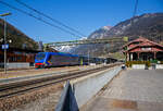trenitalia-2/770994/die-trenitalia-e464562-eine-traxx-p160 Die Trenitalia E.464.562, eine TRAXX P160 DCP, schient am 27.03.2022 der Regional-Express RE 3462 (Verona Porta Nuova – Trento – Bozen – Brenner/ Brennero) vom Bahnhof Gossensaß/Colle Isarco, Steuerwagen voraus weiter hinauf zum Zielbahnhof Brenner/ Brennero, welches ihr nächster Halt ist.