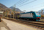 trenitalia-2/835972/die-trenitalia-e-464359-91-83 Die Trenitalia E 464.359 (91 83 2464 359-5 I-TI), eine Bombardier TRAXX P160 DCP, erreicht am 26 März 2022 mit einem vom Brenner / Brennero kommenden Regionalzug den Bahnhof Bozen / Bolzano.