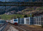 In Doppeltraktion fahren die beiden Rail Traction Company (RTC) EU43 – 004 (91 83 2043 004-7 I-RTC) und die EU43 – 008 (91 83 2043 008-8 I-RTC), vom Brenner kommend am 26.03.2022 mit einem