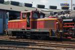 jung-jungenthal-div-typen Die ehem. Siegener Kreisbahn Lok 11 am 23.04.2010 im S�dwestf�lischen Eisenbahnmuseum. Die Lok vom Typ R 42 C wurde 1960 bei der Firma Jung in Jungenthal bei Kirchen/Sieg gebaut und an die Kleinbahn Weidenau-Deuz ausgeliefert. Die Lok ist eine dieselhydraulische Lokomotive mit einem 440 PS starkem MAN-Motor.