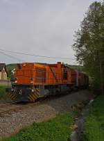 ksw-kreisbahn-siegen-wittgenstein-ehem-siegener-kreisbahn Die Kreisbahn Siegen-Wittgenstein (KSW) mit der northrail - Mietlok eine MaK G 1206 f�hrt am 06.05.2011, auf KSW eigenem Gleis, mit vollem G�terzug in Neunkirchen-Salchendorf, am Bahn�bergang Arbachsh�tte, in Richtung Pfannenberg hinauf.