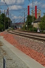 2015-2016-linie-10-nordstrecke-mersch-lintgen/518531/-so-sieht-der-fertige-kabelkanal . So sieht der fertige Kabelkanal am Rande des Bahndammes doch sauber aus. Mersch September 16.