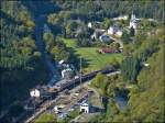 kautenbach-kautebaach/237104/eine-aehnliche-szene-vom-aussichtspunkt-hockslay Eine �hnliche Szene vom Aussichtspunkt Hockslay aus gesehen: Der IR 3714 Luxembourg - Troisvierges verl�sst am 01.10.2012 den Bahnhof von Kautenbach. (Jeanny)