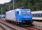 br-185-traxx-f140-ac1/339056/-die-blaue-persiode-auf-luxemburgs . Die blaue Persiode auf Luxemburgs Schienen - Wegen einer Streckensperrung musste am 31.08.2004 in Clervaux umgesetzt werden. Die Mietlok 185 519-6 konnte bei diesem Mannver bildlich festgehalten werden. (Hans)

Diese Lok wurde 2003 unter der Fabriknummer 33535 bei Bombardier in Kassel gebaut. Sie fuhr vom 22.07.2003 bis zum 08.05.2006 fr die CFL und war von Locomotion Capital gemietet.