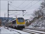 Heute bestand der IR 117 Liers - Luxembourg aus der E-Lok 3011 und 5 (!) SNCB I 6 Wagen, als er den Bahnhof Wilwerwiltz verliess und sich mit einem lauten Pfiff in Richtung Luxemburg Stadt aufmachte. (Hans)