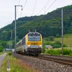 Die CFL 3005 mit dem ca. 45 Minuten verspteten IR 111 Liers - Luxemburg, hier am 15.06.2013 bei Lintgen., hier am 15.06.2013 bei Lintgen 
