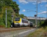 . Am Abend des 04.08.2013 zieht die 3004 den IR 118 Luxembourg - Liers dem Bahnhof von Wilwerwiltz entgegen. (Hans)