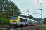 Serie 3000/559665/mit-etwas-verspaetunng--10-erreicht  Mit etwas Verspätunng (+ 10) erreicht Lok 3014 mit ihrem Zug in kürze den Bahnhof von Wilwerwiltz aus Richtung Luxemburg. 02.06.2017  (Hans)
