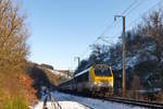 . Ein Hauch von Winter - Die 3007 zieht den IC 115 Luxembourg- Liers am 02.12.2017 ber die leicht verschneite Nordstrecke in der Nhe von Maulusmhle in Richtung Troisvierges. (Jeanny) 