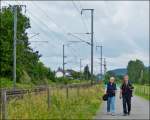 . Ein Bahnbild ohne Zug - dafr aber mit sehr lieben Menschen, welche die luxemburgische Nordstrecke in der Nhe von Mersch wunderbar beleben. 15.06.2013 (Jeanny)