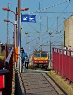 . Bahnsteigszene in Mersch - Der Z 2009 verlsst den Bahnhof von Mersch in Richtung Luxembourg am 11.03.2014. (Jeanny)