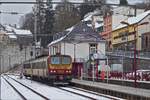 Am 25.01.2019 steht CFL Triebzug 2013 im leicht verschneiten Bahnhof von Wiltz, er wird in Krze die Stichstrecke nach Kautenbach bedienen. (Hans)  