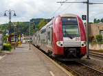 Der 3-teilige-Doppelstocktriebzug CFL 2220 (Alstom Coradia Duplex, Typ TER 2N NG, CFL Serie 2200), auch  Computermaus genannt, erreich, als Regionalzug von Luxemburg/Stadt über Ettelbrück, am 15.05.2016 den Endbahnhof Diekirch (Dikrech).

Diese 3-teiligen Alstom Coradia Duplex Doppelstocktriebzüge (Doppelstöckiger regionaler Schnellzug) des Typs TER 2N NG der CFL Serie 2200 sind baugleich wie die Baureihe der SNCF Z 24500. Die Endwagen (Z1) und der Mittelwagen (Z3) wurde von Alstom und die Endwagen (Z5) wurden von Bombardier gebaut, die erste 12 Triebzüge wurden 2004 bis 2006 und weitere 10 Triebzüge wurden 2009 bis 2010 gebaut.

Sie bieten 339 Fahrgästen (41 in der 1. Klasse und 298 in der 2. Klasse) bequeme Sitzplätze.

Die Triebzüge sind für Luxemburg, Frankreich und Belgien zugelassen.

TECHNISCHE DATEN:
Spurweite: 1.435 mm (Normalspur)
Achsanordnung: Bo'2' Bo'2' Bo'2'
Länge über Kupplung: 81.100 mm (27.350 mm +26.400 mm +27.350 mm)
Fahrzeughöhe: 4.320 mm
Fahrzeugbreite: 2.806 mm 
Dienstgewicht: 193 t (67 t + 59 t + 67 t)
Fahrmotoren: 6 Stück Drehstrom-Asynchronmotoren vom Typ 4 FXA 2851 (2 je Antriebsdrehgestell)
Leistung: 6 x 425 kW = 2.550 kW
Höchstgeschwindigkeit: 160 km/h
Beschleunigung: 0.95 m/s²
Stromsystem: 25 kV AC 50Hz und 1.500 V DC
Sitzplätze: 41 in der 1. Klasse und 298 in der 2. Klasse