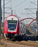 Steuerwagen/325820/-hoffentlich-stoeren-die-filigranen-grashalme . Hoffentlich st�ren die filigranen Grashalme nicht den Gesamteindruck des CFL Wendezuges bei der Einfahrt in den Bahnhof von Noertzange. 24.02.2014 (Jeanny)