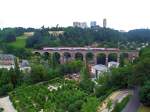 personenzuege-interregio-zuege-ir/174082/luxemburg-am-05072008-ir-3716-nach Luxemburg am 05.07.2008, IR 3716 nach Troisvierges f�hrt Steuerwagen voraus �ber das Pfaffenthal Viadukt (Richtung Norden).
Dank an Hans f�r die Erg�nzungen.