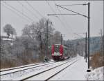 - Winter in Luxemburg - Zwei gekuppelte Triebzge der Srie 2200 (2217 und 2211) brausen als IR 3741 Troisvierges - Luxembourg durch das verschneite Tal der Clerve zwischen Drauffelt und Enscherange.