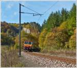 . Der Z 2014 (schon wieder) fhrt am 22.10.2013 als Schlerverstrkungszug RE 3388 Wiltz - Kautenbach durch das idyllische Tal der Wolz zwischen Wiltz und Merkholtz. (Hans)