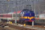 1200-2/677593/rxpex-acts-1251-schiebt-ein-nachtzug-aus RXP,ex-ACTS 1251 schiebt ein Nachtzug aus Arnhem Centraal aus am 4 März 2018.