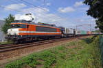 16001800/671191/ex-locon-1828-heute-rfo-schleppt-am Ex-LOCON 1828, heute RFO, schleppt am 16 Augustus 2019 ein KLV durch Oisterwijk.