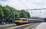 16001800/680538/ns-1828-verlaesst-s-hertogenbosch-mit-ein NS 1828 verlässt 's-Hertogenbosch mit ein TTC-Nachtzug am 27 Juli 2001.