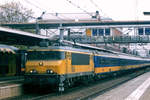 16001800/680637/am-kalten-23-dezember-2003-haelt Am kalten 23 Dezember 2003 hält NS 1836 mit ein IC nach Den Haag in Dordrecht.