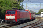 189-siemens-es64f4-2/665237/der-daimlerzug-durchfahrt-am-15-juli Der Daimlerzug durchfahrt am 15 Jul;i 2019 Hengelo mit 189 072 an der Spitze. 